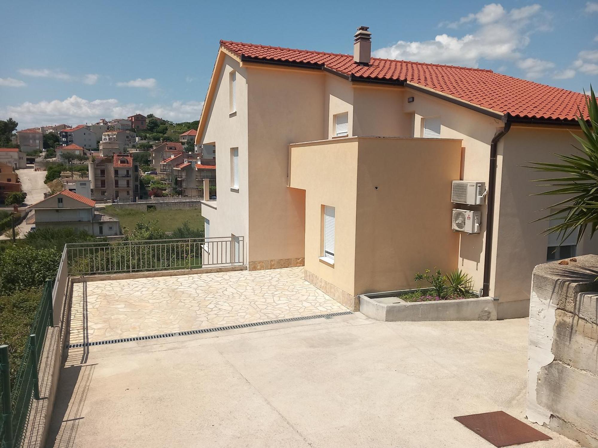 Апартаменты Magi House With Pool Подстрана Экстерьер фото